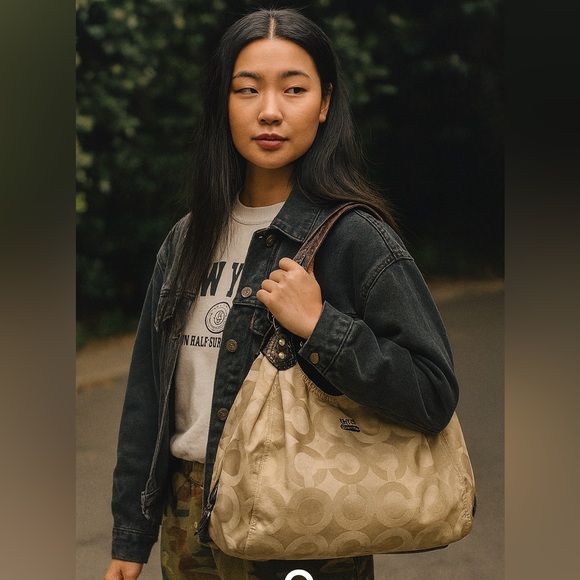 Coach Madison Beige Op Art “C” - Picture 3 of 13